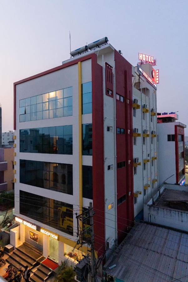Hotel Mookambika Comforts تيروباتي المظهر الخارجي الصورة